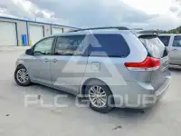 2011 Toyota SIENNA фото