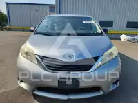 2011 Toyota SIENNA photo