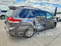 2011 Toyota SIENNA photo