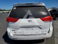2011 Toyota SIENNA фото