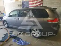 2011 Toyota SIENNA photo