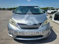 2011 Toyota SIENNA фото