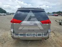 2011 Toyota SIENNA photo