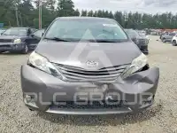 2011 Toyota SIENNA photo