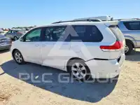 2011 Toyota SIENNA фото
