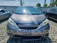 2011 Toyota SIENNA photo