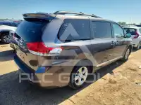 2011 Toyota SIENNA photo