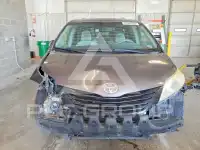 2011 Toyota SIENNA photo