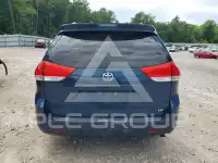 2011 Toyota SIENNA photo