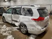 2011 Toyota SIENNA фото
