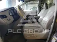 2011 Toyota SIENNA фото