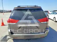 2011 Toyota SIENNA фото