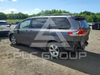 2011 Toyota SIENNA photo