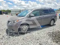 2011 Toyota SIENNA photo