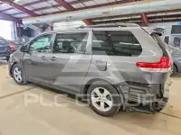 2011 Toyota SIENNA фото