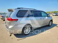 2011 Toyota SIENNA photo