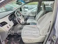 2011 Toyota SIENNA фото