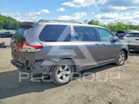 2011 Toyota SIENNA photo