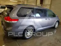 2011 Toyota SIENNA photo