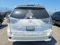 2011 Toyota SIENNA photo