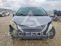 2011 Toyota SIENNA фото