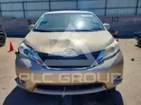 2011 Toyota SIENNA photo