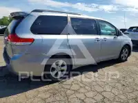 2011 Toyota SIENNA photo