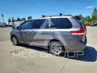 2011 Toyota SIENNA фото