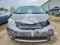 2011 Toyota SIENNA фото