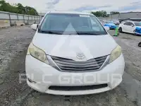 2011 Toyota SIENNA фото