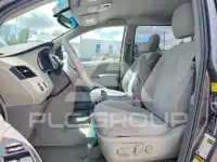 2011 Toyota SIENNA фото