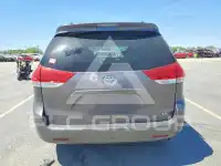 2011 Toyota SIENNA фото
