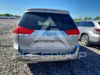 2011 Toyota SIENNA photo