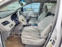 2011 Toyota SIENNA фото