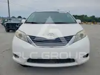 2011 Toyota SIENNA фото