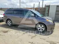 2011 Toyota SIENNA фото