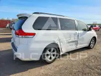 2011 Toyota SIENNA photo