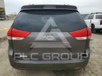 2011 Toyota SIENNA photo