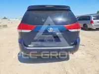 2011 Toyota SIENNA photo