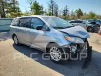 2011 Toyota SIENNA photo