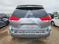 2011 Toyota SIENNA фото