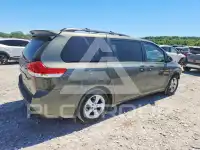 2011 Toyota SIENNA фото