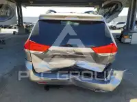 2011 Toyota SIENNA фото