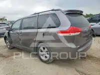 2011 Toyota SIENNA photo