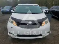 2011 Toyota SIENNA photo