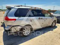 2011 Toyota SIENNA фото