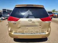 2011 Toyota SIENNA photo