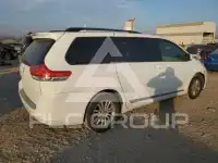 2011 Toyota SIENNA photo