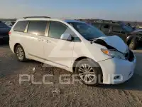 2011 Toyota SIENNA photo