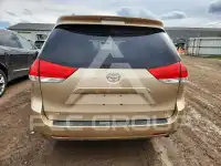 2011 Toyota SIENNA фото